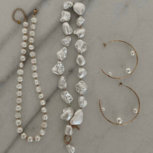 Load image into Gallery viewer, Glam Pearl Necklace

